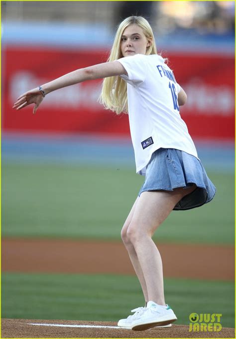 Elle Fanning Has Skills! Throws Out First Pitch at Dodgers Game!: Photo ...