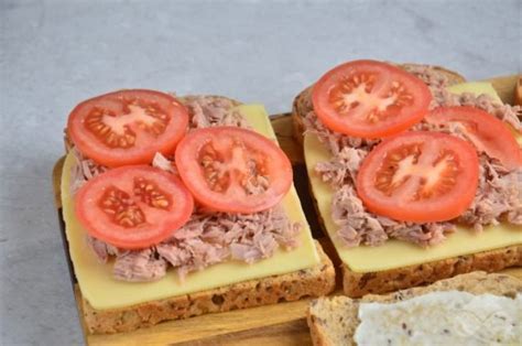 Сэндвич с тунцом и сыром – простой и вкусный рецепт с фото (пошагово)