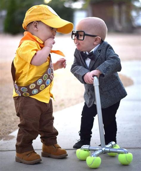 24 Clever Halloween Costumes That Are Absolutely Perfect