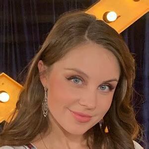 Ekaterina Shelehova - Age, Family, Bio | Famous Birthdays