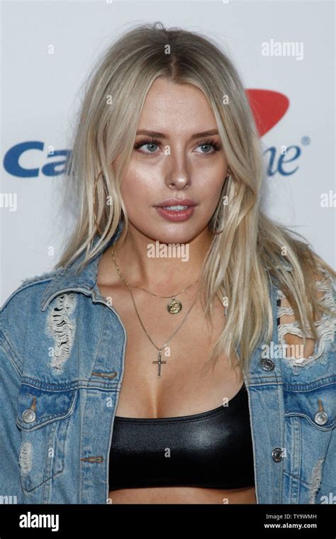 Corinna Kopf N U D E - Corinna kopf Banque de photographies et d’images à haute résolution - Alamy