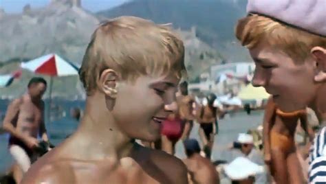 Акваланги на дне | movie | 1965 | Official Clip - video Dailymotion
