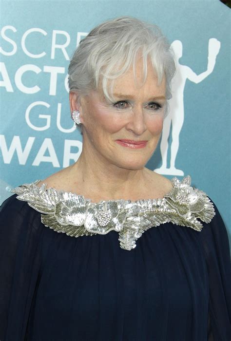 Sag Awards 2020, foto: le labbra nude di Jennifer Lopez e i capelli