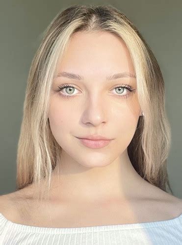 Discover Darias unique portfolio on MMG Talent!