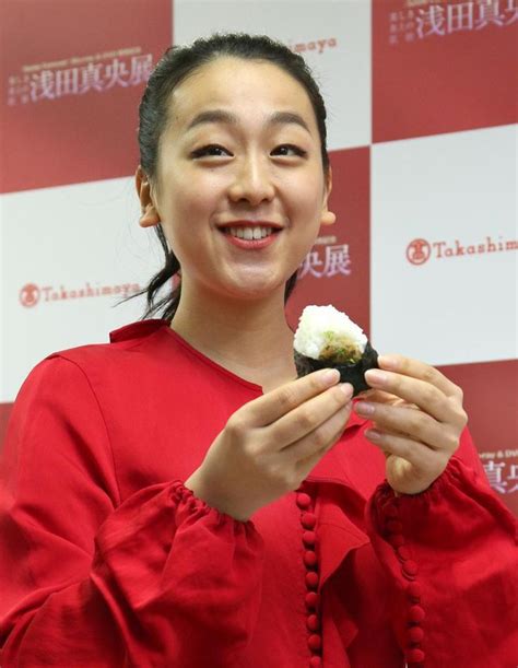 大阪高島屋で始まったイベント「浅田真央展」にサプライズ登場した浅田真央さん。浅田さんがセレクトした食材で作った「まおむすび」を紹介、「たこやき ...