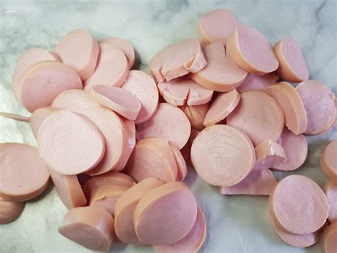 Жареные макароны-бантики с сосисками - рецепт приготовления