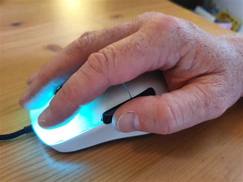 Roccat Kone Pro review: Lightweight gaming with speed and precision ...