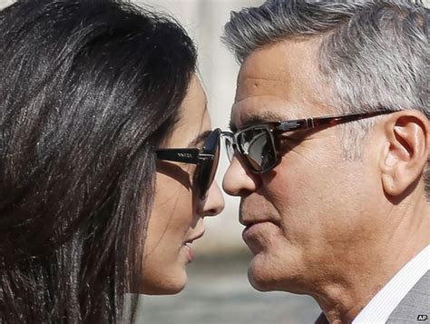 Film star George Clooney marries in Venice - BBC News