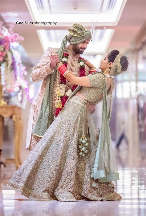 simple couple photo poses wedding indian 3