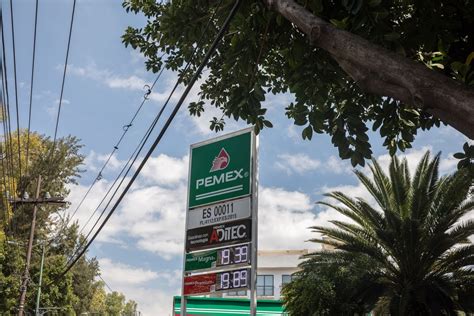 pemex oil traders asked  return   million  bonuses bloomberg