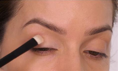 How to Contour Your Eyes | Upstyle