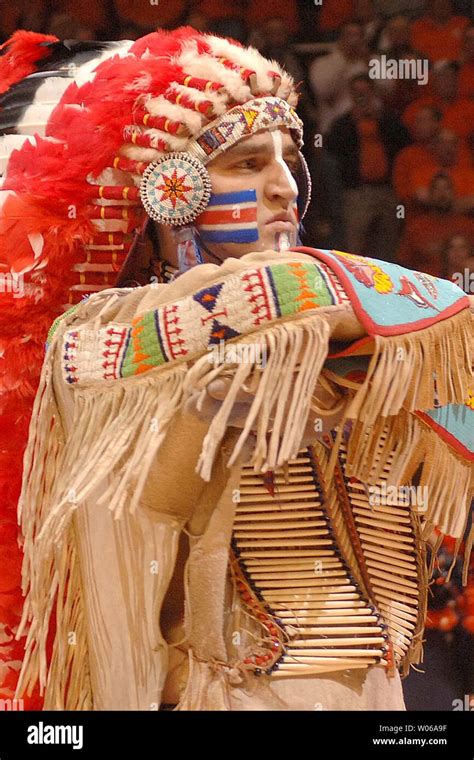 Illiniwek hi-res stock photography and images - Alamy