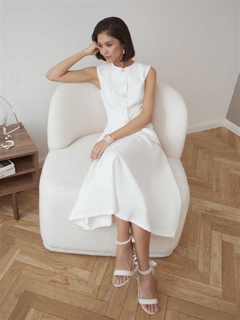 Костюмный жилет с перламутровыми пуговицами :: LICHI - Online fashion store
