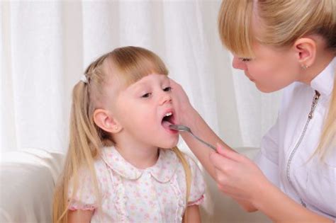 Афти и испукани агли на устата кај децата - Pedijatar.mk