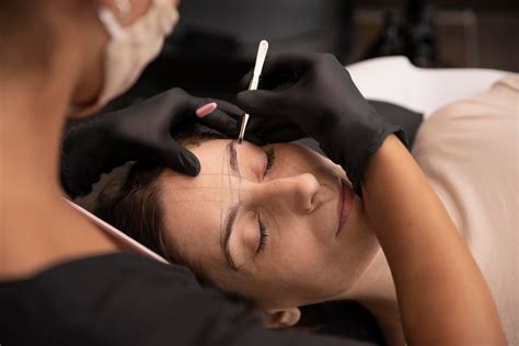 eyebrow tinting