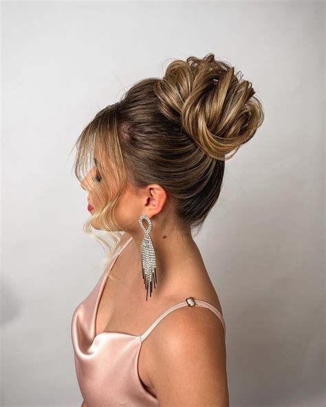 Penteado Madrinha Coque Alto