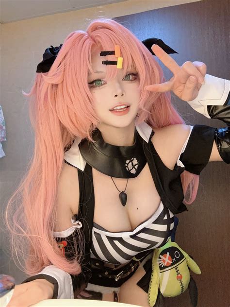 Nicole cosplay Zenless Zone Zero | HoYoLAB