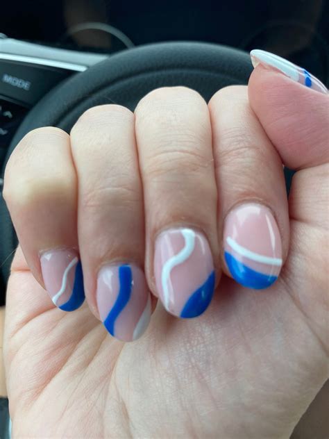 nail art with blue and white 1