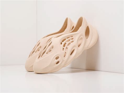 Купить Кроссовки Adidas Yeezy Foam Runner цвет Бежевый купить по цене ...