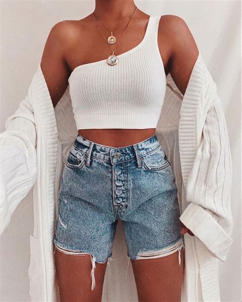 Майка с открытым плечом Джинсовые шорты | Short outfits, Fashion ...
