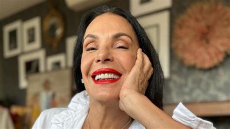 carolina ferraz atriz descarta volta  novelas