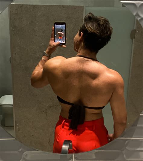 LARISSA CASTRO | Nutrição (@laribodybuilder) • Instagram photos and videos