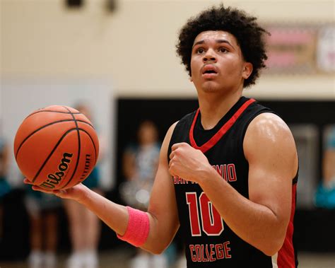 Students voice concerns about buff advisor during peak hours 15