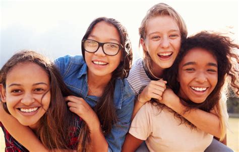 1 697 700+ Teenage Girl Photos, taleaux et images libre de droits - iStock