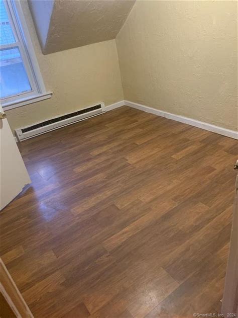 411 School St, Putnam, CT 06260 - Room for Rent in Putnam, CT ...