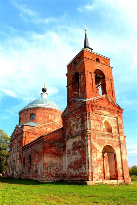 Николо-Ленивец (Дзержинский район). Церковь Троицы Живоначальной ...