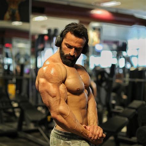 Muscle Lover: Turkish bodybuilder Mustafa Yildiz