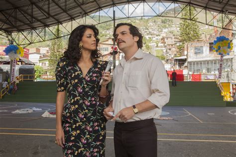 Moda 'paisa': inspire-se no figurino 80s da série 'Narcos' - Vogue