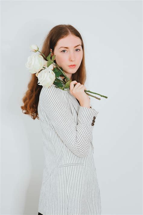 700.000+ Older Woman Strip Bilder und Fotos · Kostenlos Downloaden