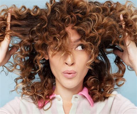 how to style natural curly hair