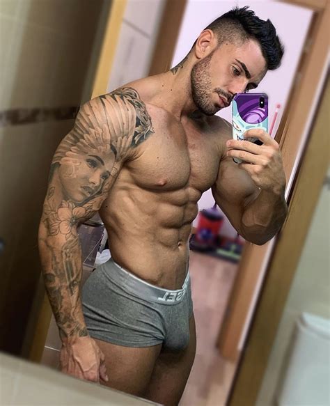 Fans are reacting to the news about arturo moreno today 29