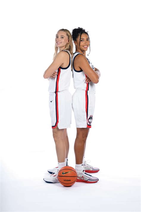 Best friends Paige Bueckers, Azzi Fudd have one last game together