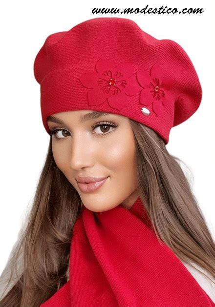 Ефектна и красива червена дамска барета