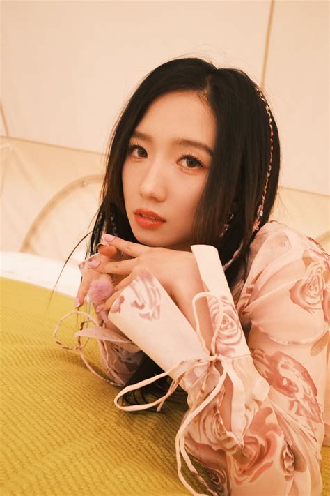Mei Qi Flyer MV Behind The Scenes | kpopping