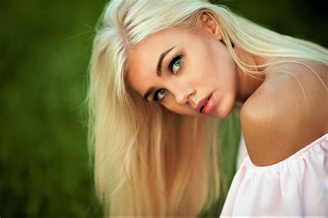 Download Face Blonde Woman Model HD Wallpaper