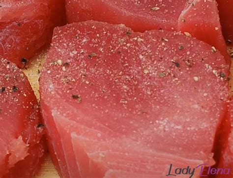 Стейк из тунца - 5 вкусных рецептов в духовке и на сковороде