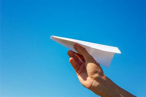 Avion de papel | Foto Premium