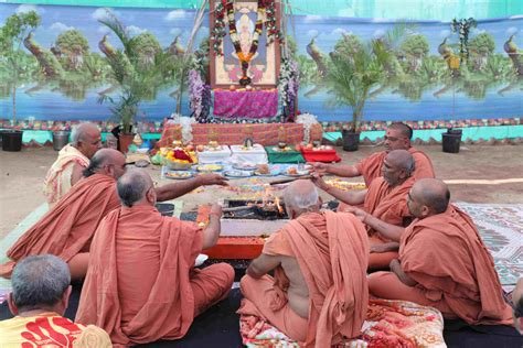 vachanamrut kavya yagna varnindra dham patdi swaminarayan gurukul