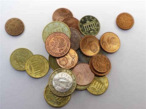 Símbolo do Euro: origem e significado da moeda europeia