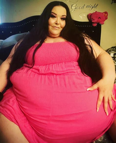 Just a ssbbw sitting pretty : r/SSBBWAdmirers