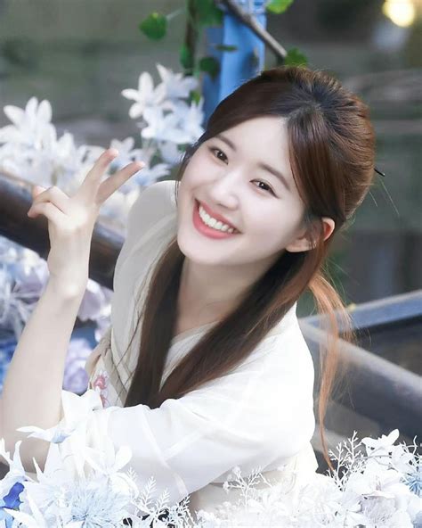 cantiknya zhao lusi aktris china  menawan bak idol kpop foto