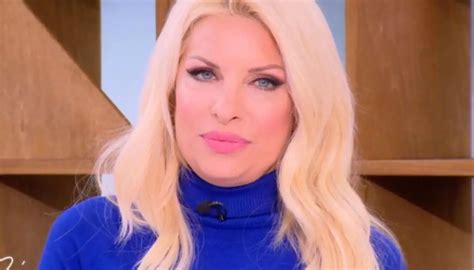 Ελένη Μενεγάκη για Φαίη Σκορδά: «Μπαίνω στη θέση της και δυσκολεύομαι ...