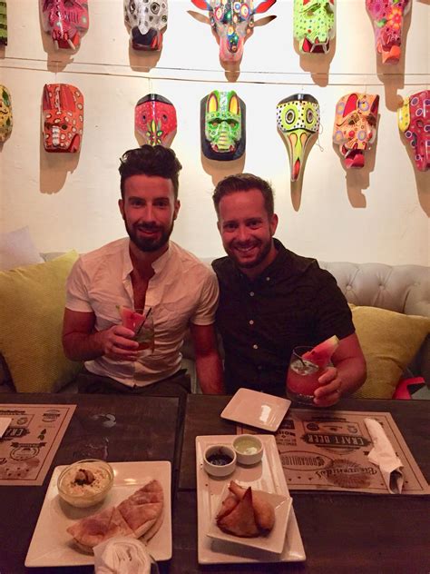 Where to eat in Granada? Romantic Restaurants - The Globetrotter Guys