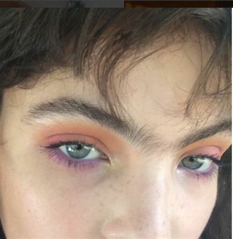 Bientôt la mode du "Monosourcil" ? : Femme Actuelle Le MAG