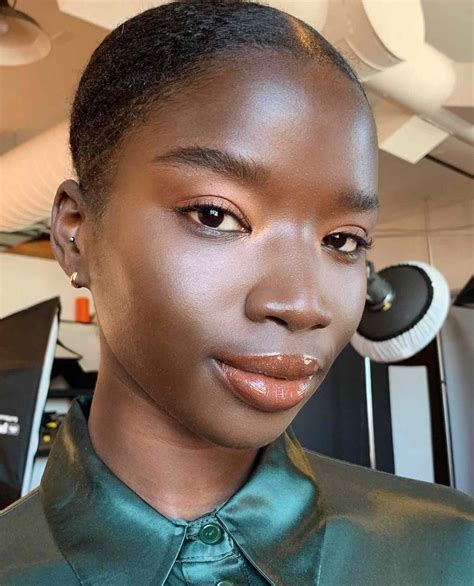 14 Ways To Wear Nude Eyeshadow, From Everyday Glam to Dramatic Looks