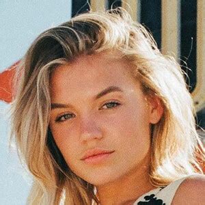 Molly Smith - Age, Family, Bio | Famous Birthdays